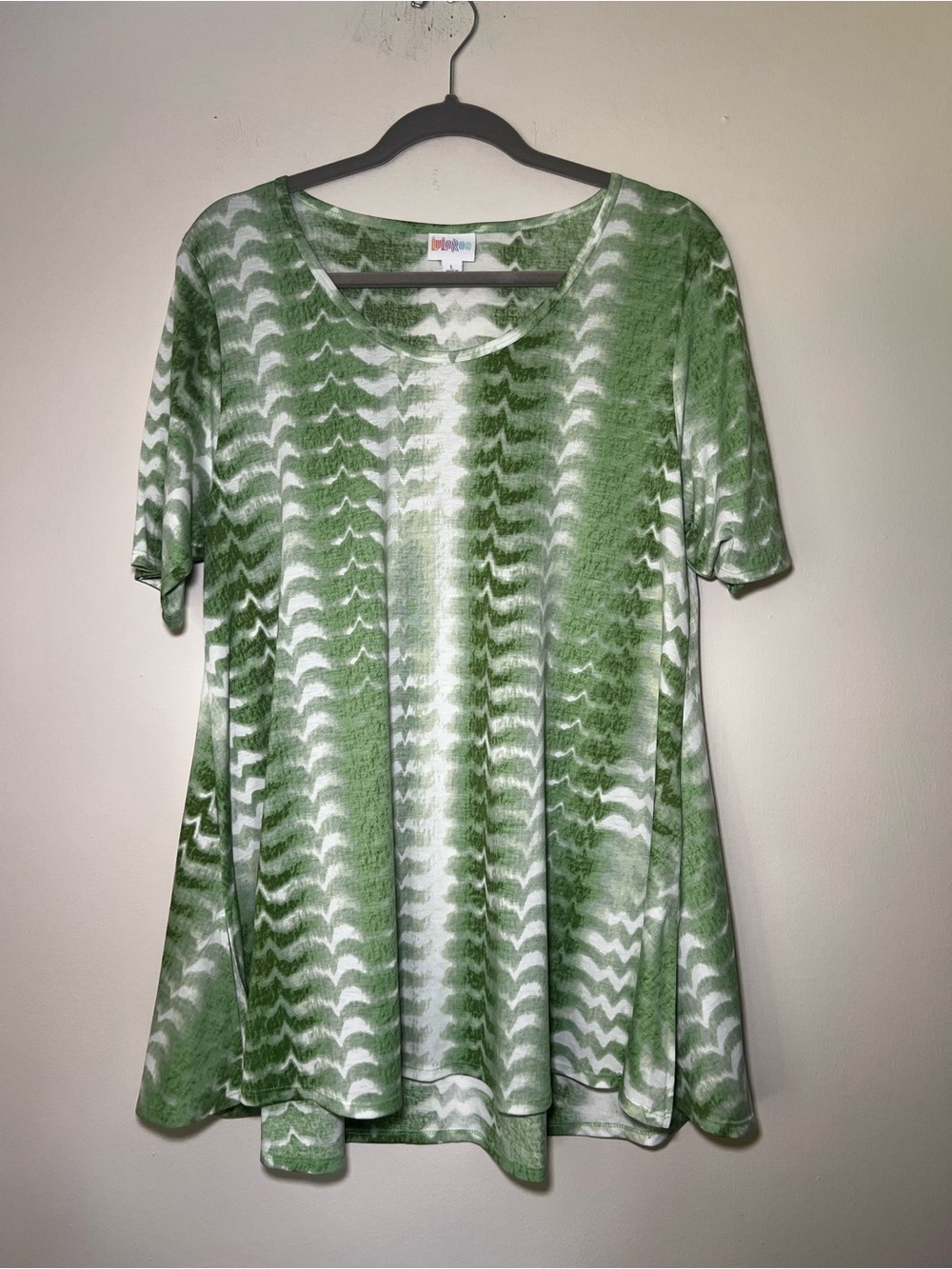 LuLaRoe Perfect T Green and White Short-Sleeve Swing Top